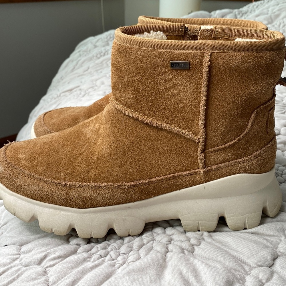 UGG